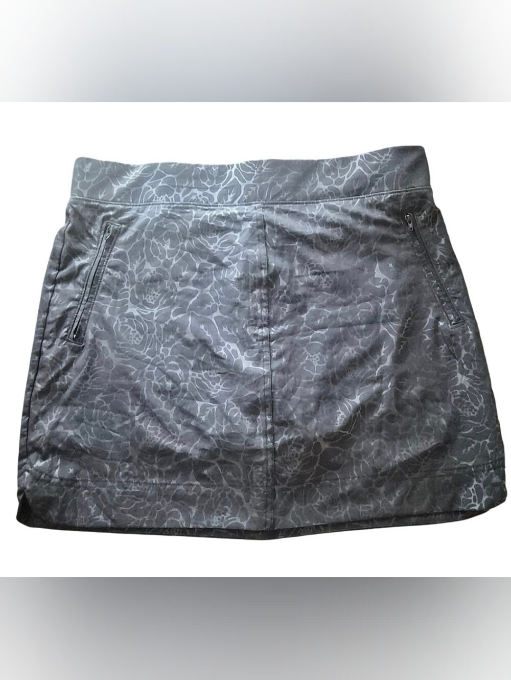 Orvis Gray Tonal Rose Embossed Pull On Active Travel Skort Size L